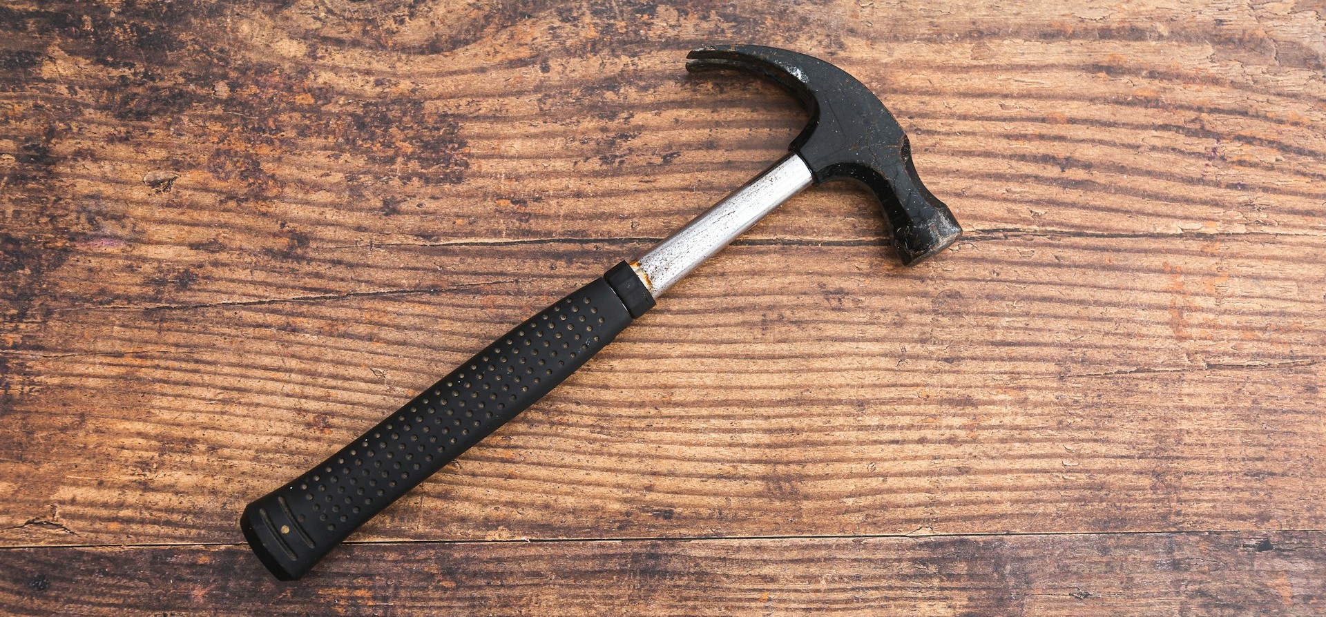 Splash image of a hammer on a wooden table